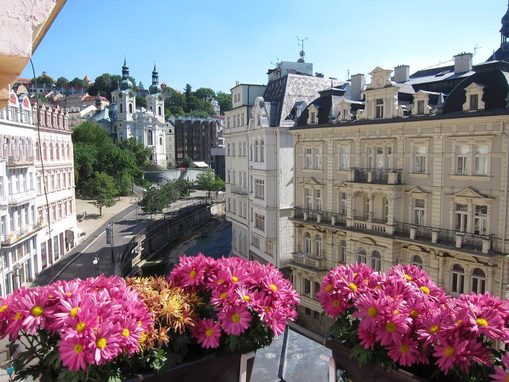 Madonna Apartments Karlovy Vary Szoba fotó